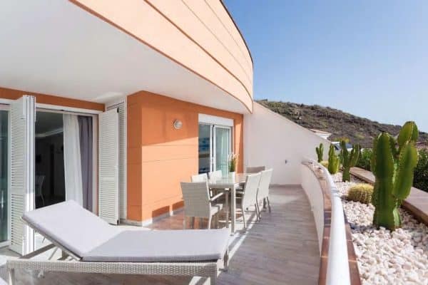 TENERIFE, Nieuw zeezicht appartement met terras en verwarmd zwembad